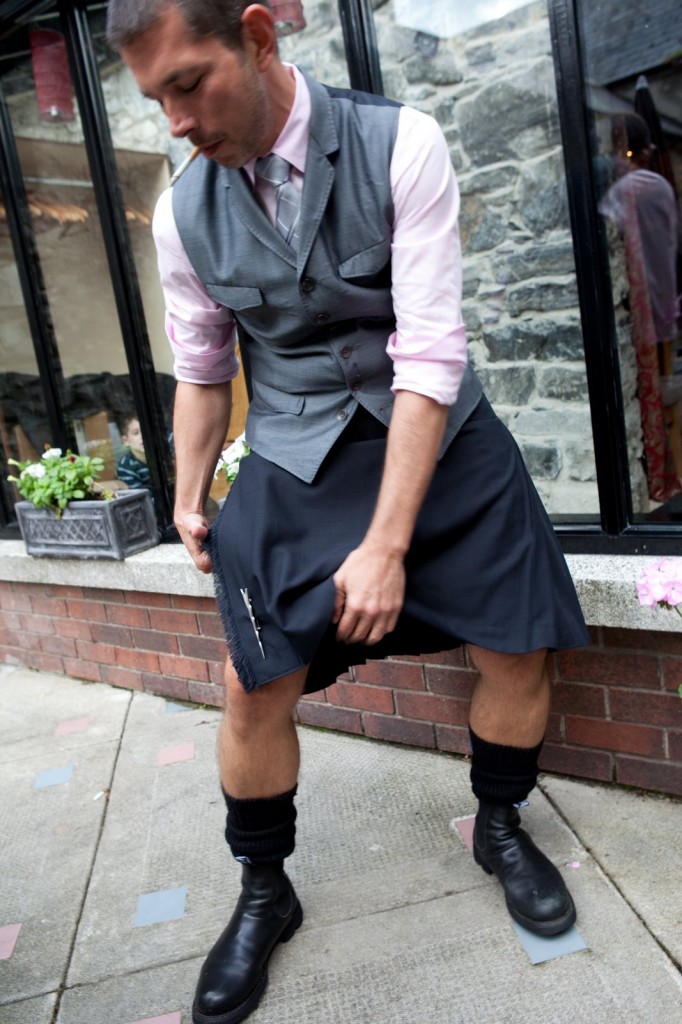 hiking up yer kilt
